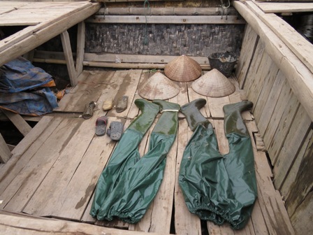 Vụ lật thuyền khiến 6 người chết: Oan trái quần áo bảo hộ?